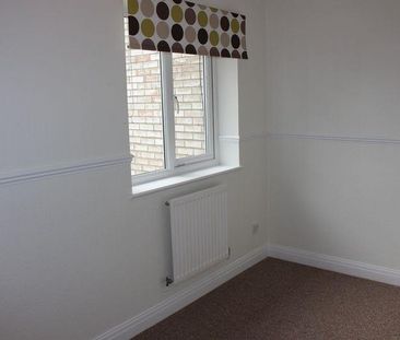 2 bedroom end of terrace house to rent - Photo 3