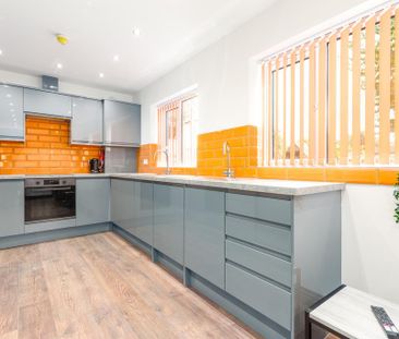 1 bedroom in a house share to rent - Photo 2