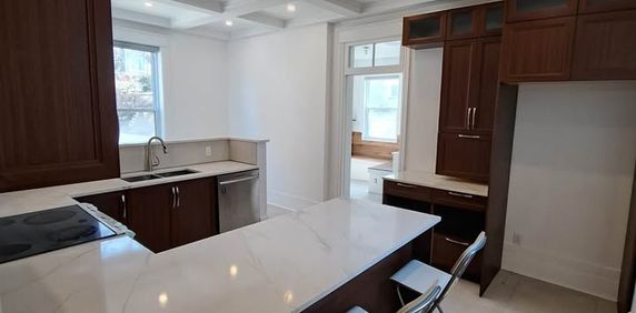 Ahuntsic - 6 1/2 Avec Cour Et Parking - Photo 2