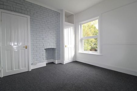 2 bedroom end of terrace house to rent - Photo 5