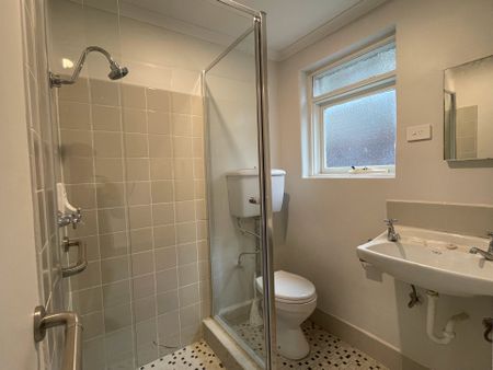 Ground Floor Stunner in Prime Gardenvale Location - Photo 4