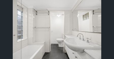 Charming 3 Bedroom Terrace in a prime Bondi Junction location - Photo 5