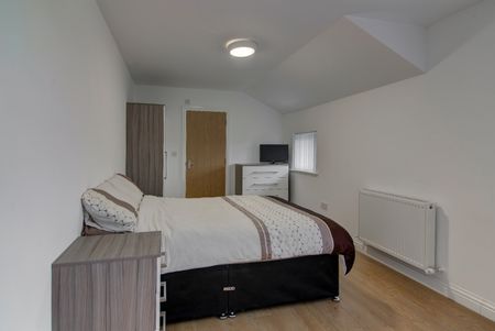 7 Bed Flat, Stonemasons Close, L7 - Photo 3