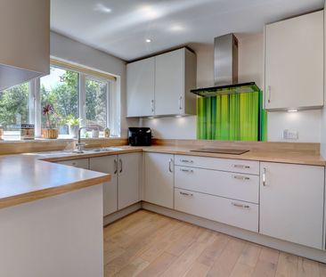 4 bedroom detached house to rent - Photo 3