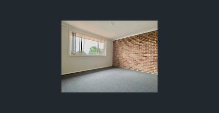 Two-Bedroom Double-Storey Townhouse in Quiet Complex - Photo 2