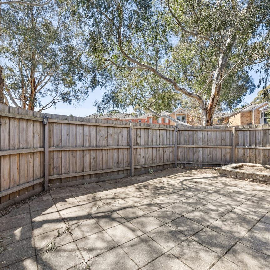 Stylish Townhouse in a Prime Wantirna South Location - Photo 1