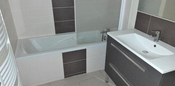 Location Appartement 3 pièces 65m² VILLEFRANCHE SUR SAONE 69400 - Photo 2