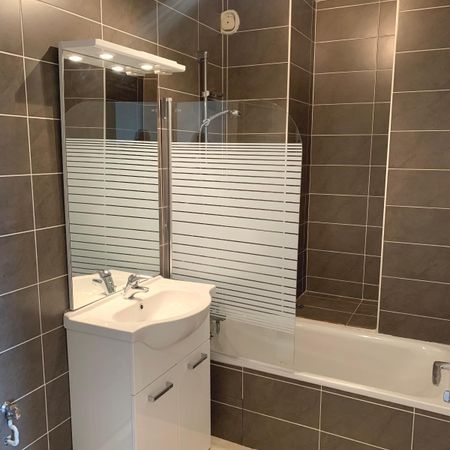 Location Appartement 4 pièces 81m² ECHIROLLES 38130 - Photo 4