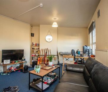 3 bedroom apartment to rent - Photo 1