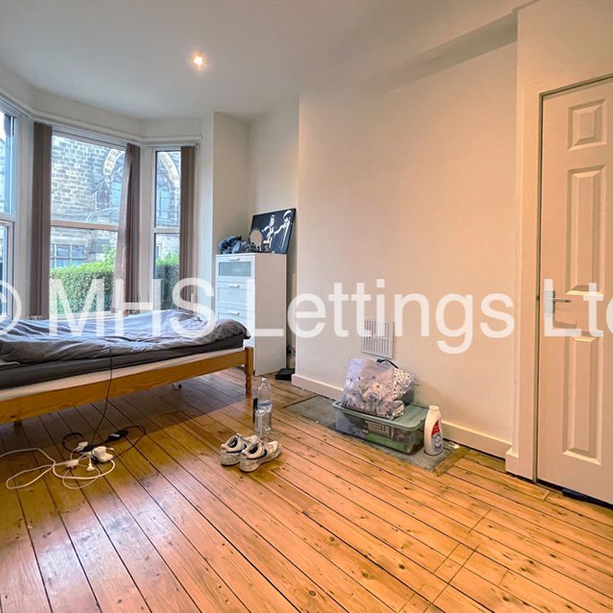6 Bedroom Mid Terraced House for rent in Bennett Road - Photo 1