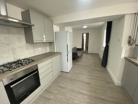 Bertram Street, CARDIFF - Photo 2