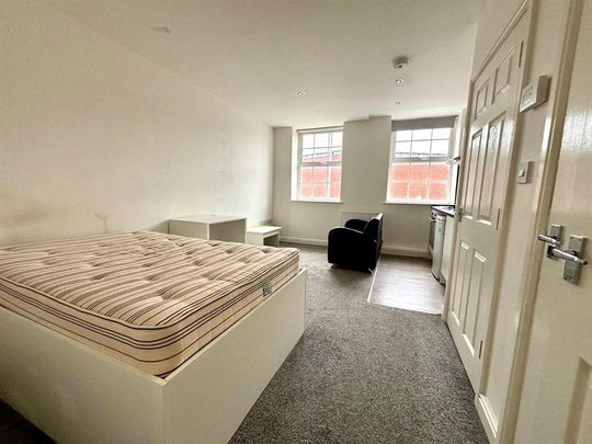 Studio to rent - Photo 1