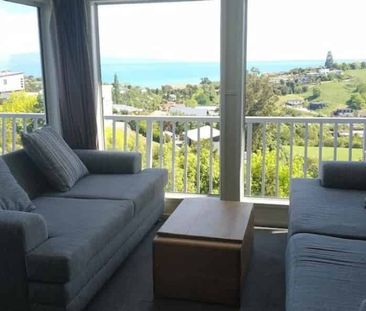 Charming 3 Bedroom Home with Outstanding Views - Photo 4