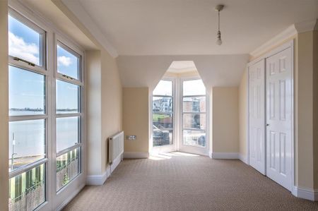 3 bedroom mews to rent - Photo 5