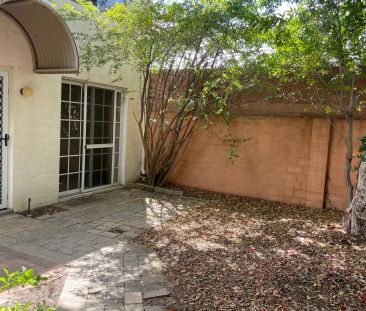 3-bedroom, 2-bathroom townhouse - Photo 1