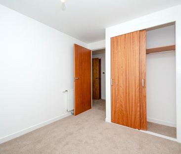 Bright, Spacious, Two Bed, Unfurnished Second Floor Apartment with ... - Photo 5