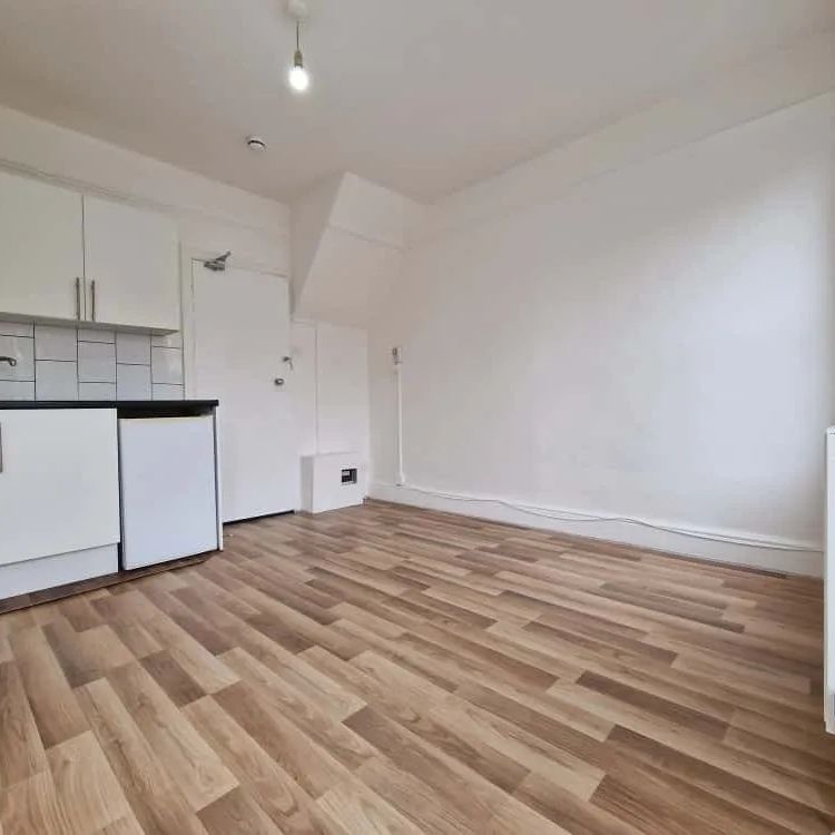 Room in a Shared House, Old Bedford Road, LU2 - Photo 1