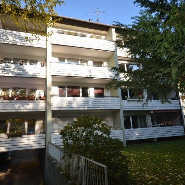 Ein sehr schönes helles Apartment mit Einbauküche und Balkon im 1. OG! - Photo 1