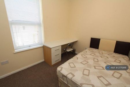 4 bedroom terraced house to rent - Photo 3