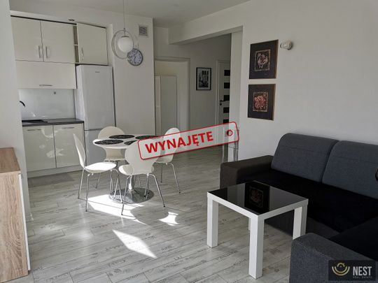 3 pokoje z miejscem parkingowym na strzeżonym osiedlu! - Фото 1