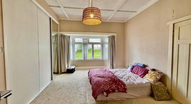 Lovely& Spacious 3 Bedroom House in Mt Albert - Photo 1