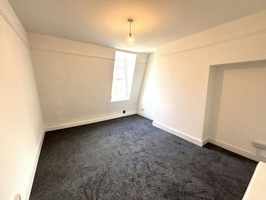 Flat to rent on - Photo 1