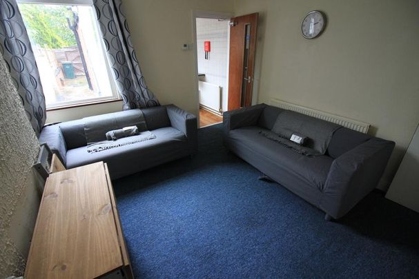 3 bedroom terraced house to rent - Photo 1