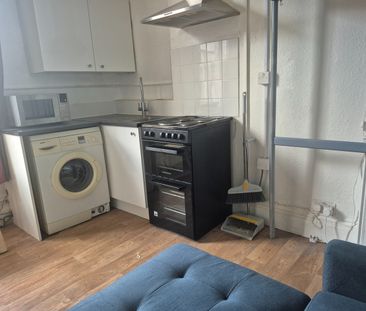 Studio Flat, Walm Lane, NW2 - Photo 6