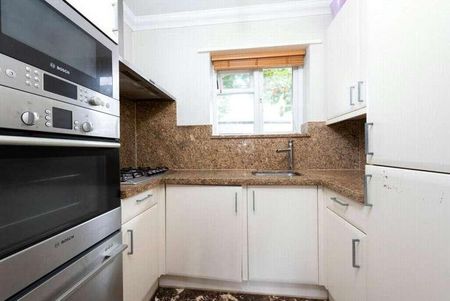 Cambridge Road West, Farnborough, Hampshire, GU14 - Photo 2