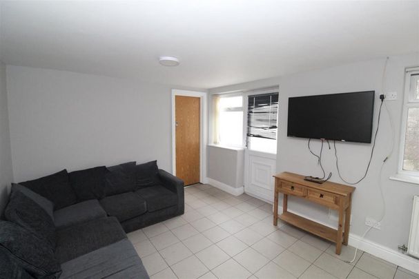 8 bedroom house to rent - Photo 1