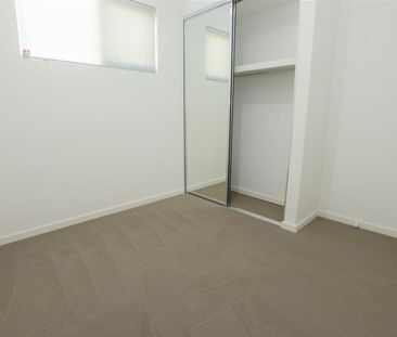 IDEALLY POSITIONED MODERN APARTMENT - Photo 1