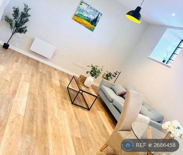 1 bedroom in a flat share to rent - Photo 1