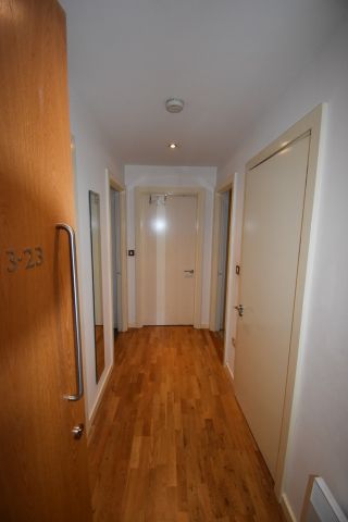 2 Bed Flat, High Street, M4 - Photo 2