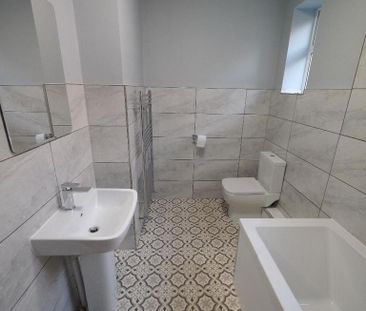 4 bedroom semi-detached house to rent - Photo 3