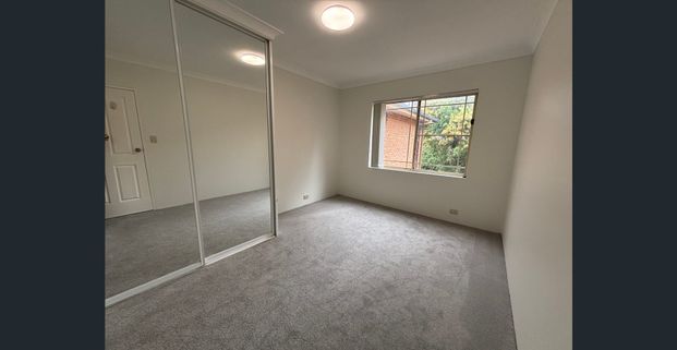 JUST-BEEN-RENOVATED 2 BEDROOM UNIT IN GREAT LOCATION! - Photo 1