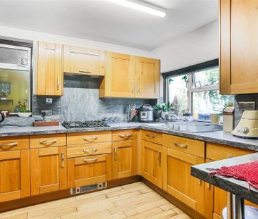 4 bedroom semi-detached house to rent - Photo 2