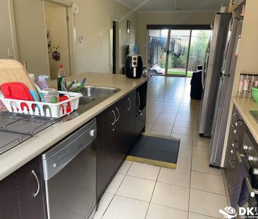 2/13 Vanderbilt Avenue, Truganina, Vic 3029 - Photo 4