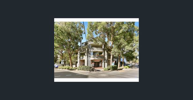 Courtyard Haven in Whisper Quiet Street - Photo 1