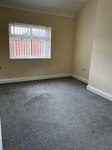 121 Seaview Drive, Belfast, BT15 3ND - Photo 2