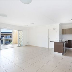 2 bedrooms, 2 bathrooms, 1 car space, 2 balconies, Air Con, Pool, BBQ, Park, Security, Public Transport - Photo 3
