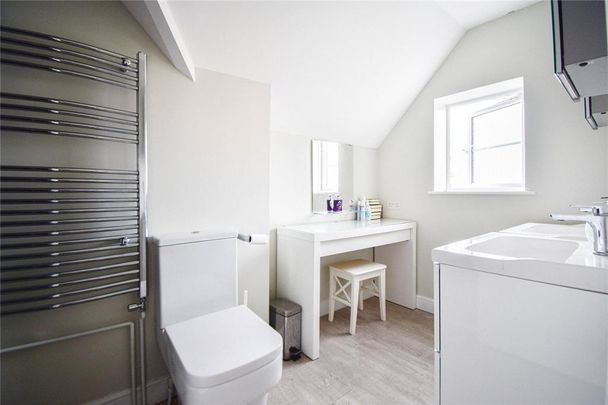 4 bedroom detached house to rent - Photo 1