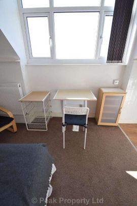 Students - Huge Rooms Available! York Road, Southend On Sea, SS1 - Photo 1