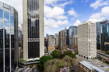 IMPRESSIVE APARTMENT WITH EXCELLENT VIEWS | Unfurnished - Photo 4