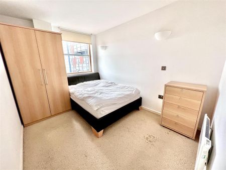 2 bedroom flat to rent - Photo 4