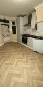 2 Bed Flat, Colchester Avenue, E12 - Photo 3