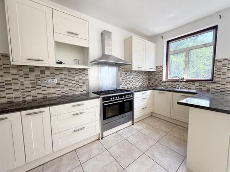 3 Bedroom House To Let - Photo 4