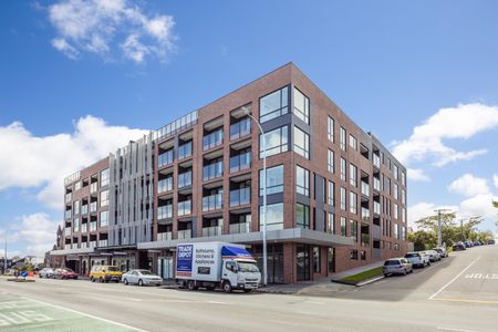 Luxury Living - Photo 3