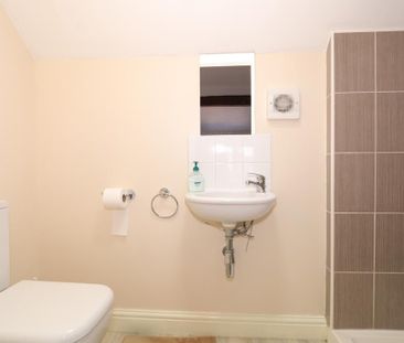 3 bedroom terraced house to rent - Photo 4