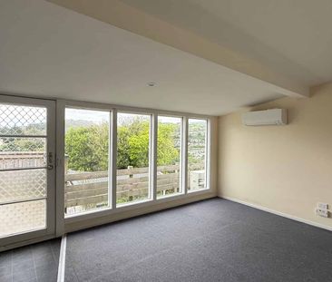 3 Bedrooms Tawa - Photo 3