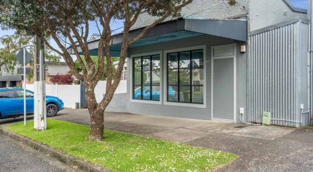 Double Happy - Photo 3